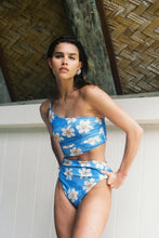 Load image into Gallery viewer, Zulu &amp; Zephyr Hawaii Rouched One Piece
