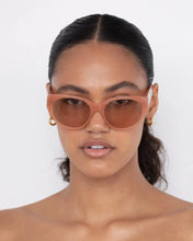 Load image into Gallery viewer, Lu Goldie Mieli Watermelon Sunnies
